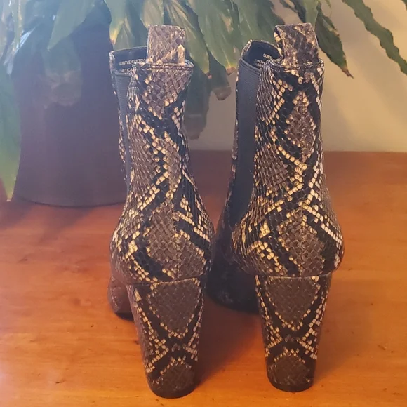Steve Madden mid calf snakeskin print booties like new 💥💥💥 - Picture 4 of 6
